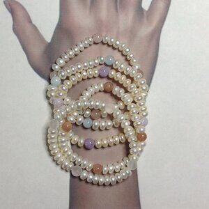 5pcs. Set of Freshwater Pearl and Gemstones Stretch Bracelet.